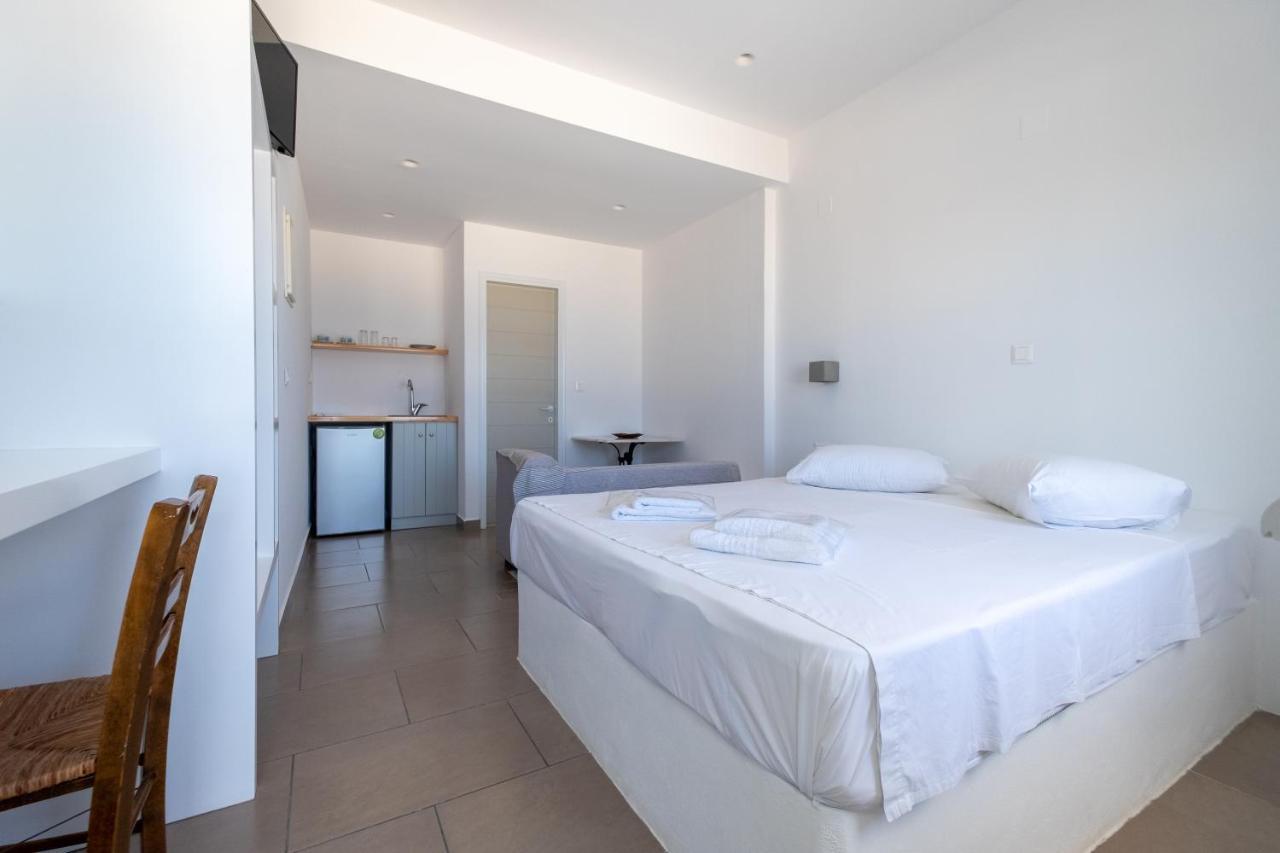 Lorenzo Studios And Suites Paros Науса Экстерьер фото